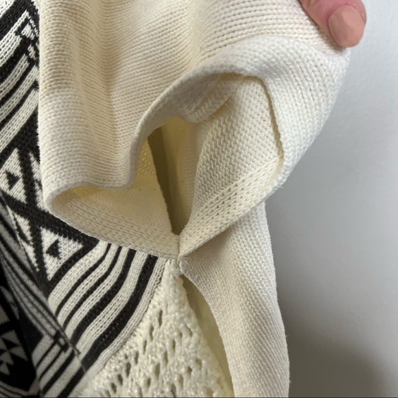 House of Harlow | Fringe Aztec Knitted Sweater, one size - Picture 6 of 9